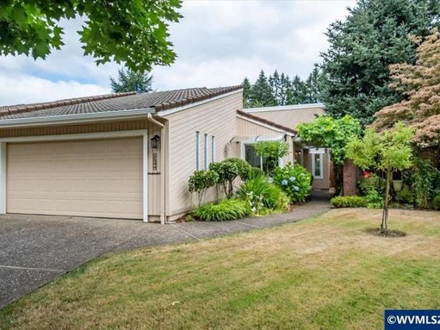 Condo for sale in Oregonia