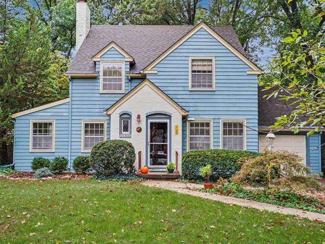 House for sale in West Hills, Lawrence