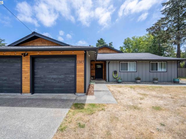 House for sale in Coos Bay