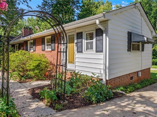 House for sale in Pfafftown, North Carolina
