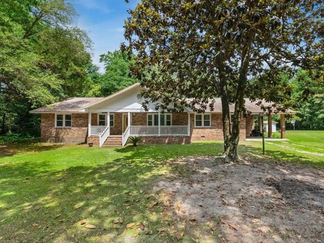 House for sale in Bonneau, South Carolina