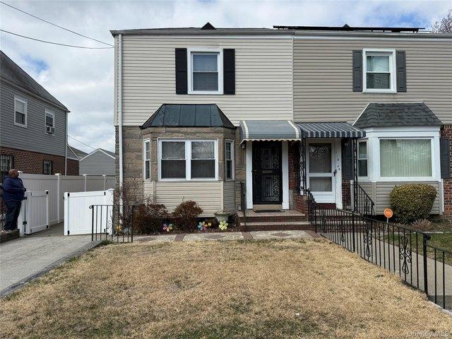 House for sale in Queens, Arverne