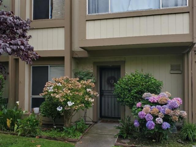 Townhouse for sale in Alameda, California