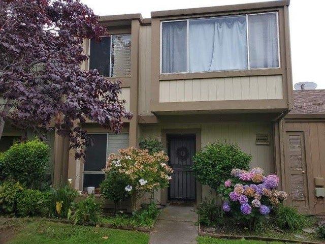 Townhouse for sale in Alameda, California