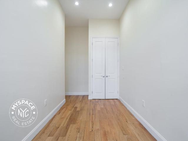 Room for rent in Arverne, New York