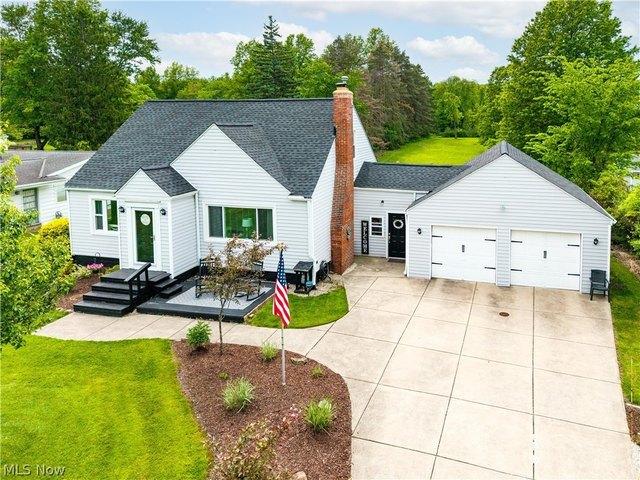 House for sale in Hinckley, Ohio