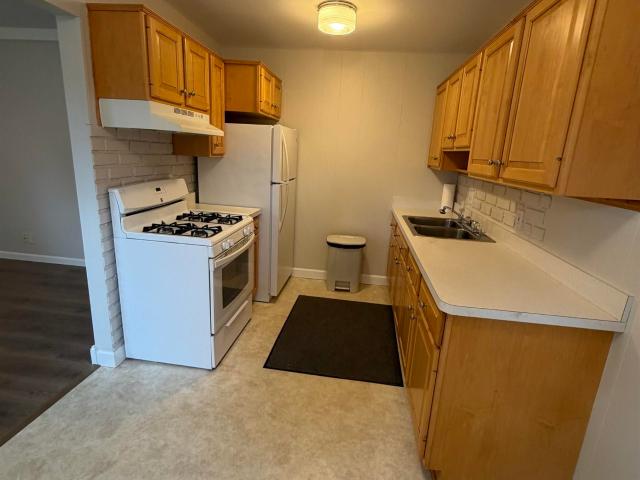 Condo for sale in Village Square Cooperative, Utica