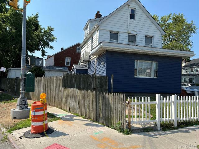 House for sale in Queens, Arverne