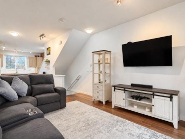 Townhouse for sale in Sullivan, Surrey