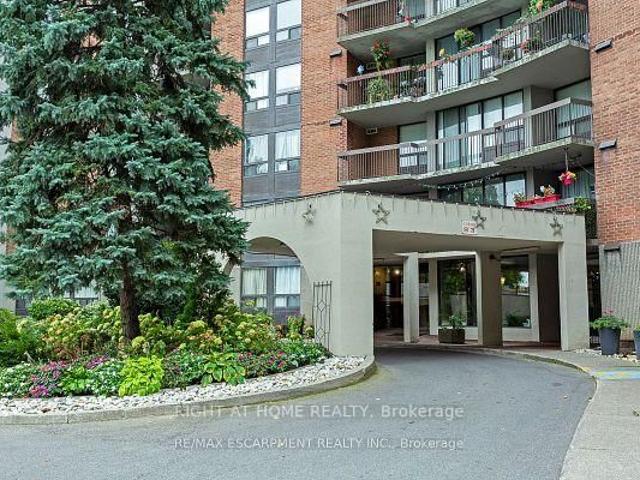 Condo for sale in Mississauga Valleys, Mississauga