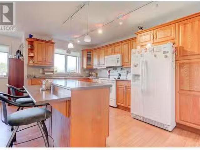 Condo for sale in Winfield, British Columbia