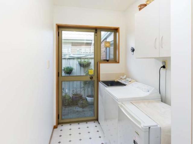 House for sale in Chaslands, Canterbury