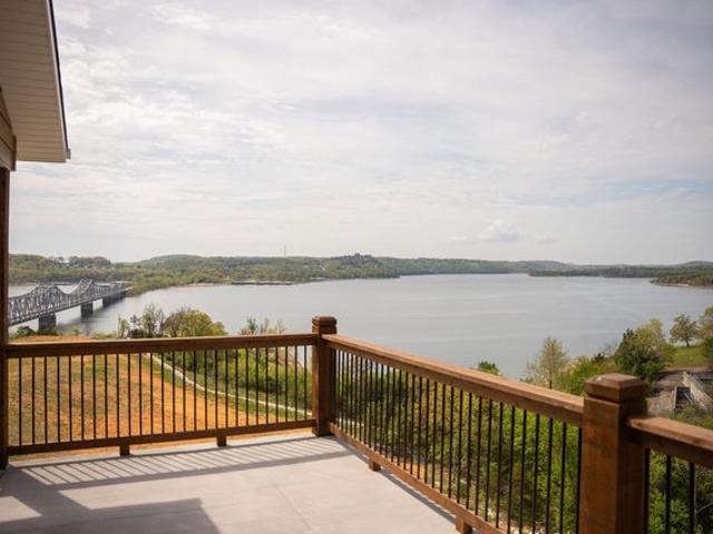 House for sale in Stone, Missouri