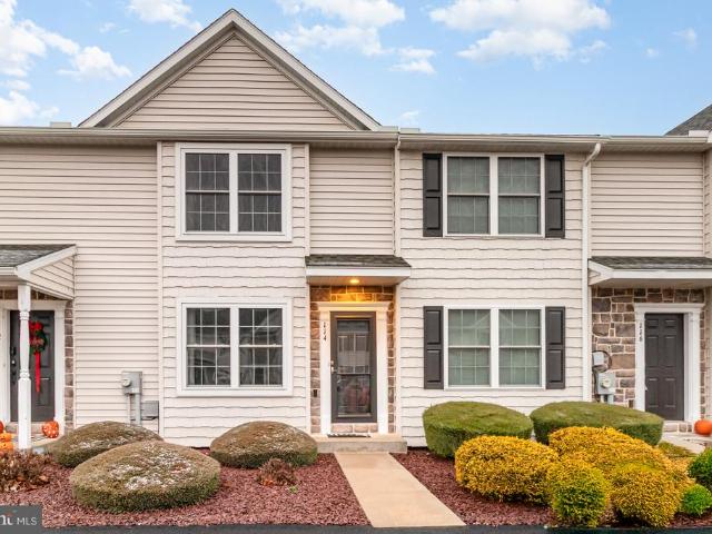 Townhouse for sale in Bowmansville, Pennsylvania
