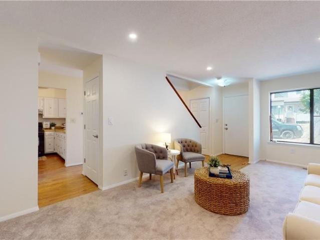 Townhouse for rent in Newington