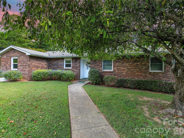 Townhouse for sale in Hendersonville, Henderson County