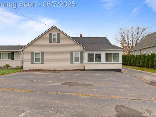 House for sale in Algonac