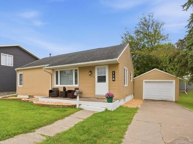 House for sale in Muscatine, Muscatine County