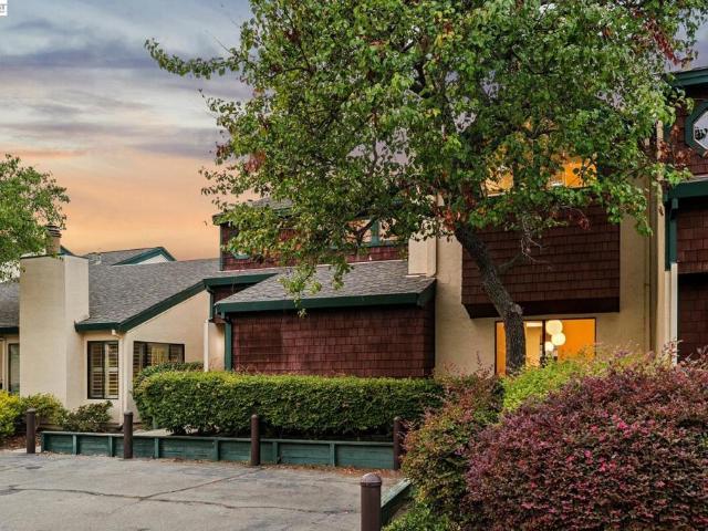 Townhouse for sale in Bay Farm Island, Alameda