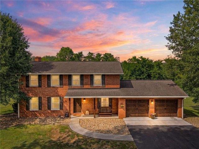 House for sale in Farmington, Pennsylvania