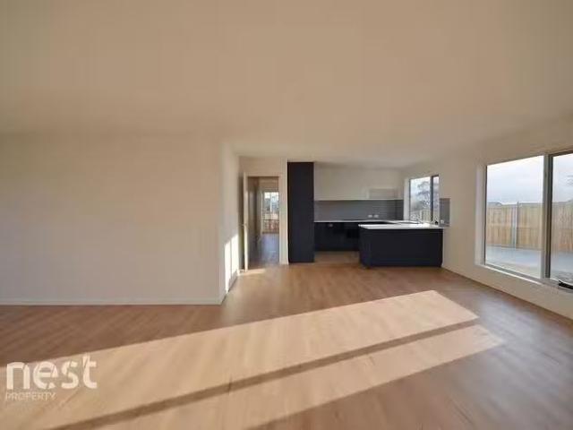 Apartment for rent in Opossum Bay, Tasmania