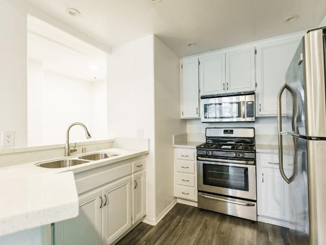 Apartment for rent in Canoga Park, California
