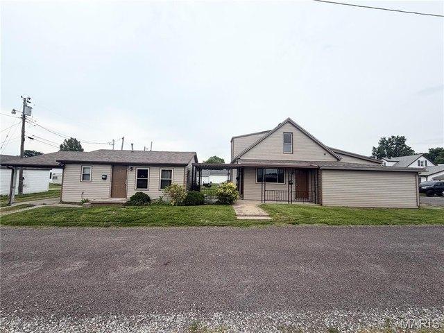 House for sale in Dupo, Illinois