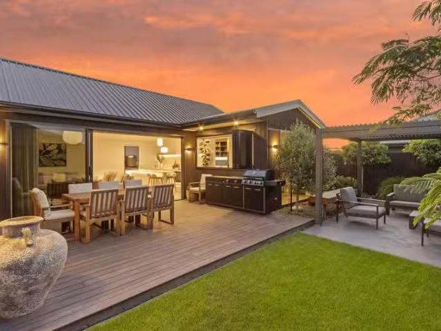 House for sale in Chaslands, Canterbury