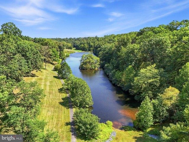 House for sale in Hedgesville, West Virginia