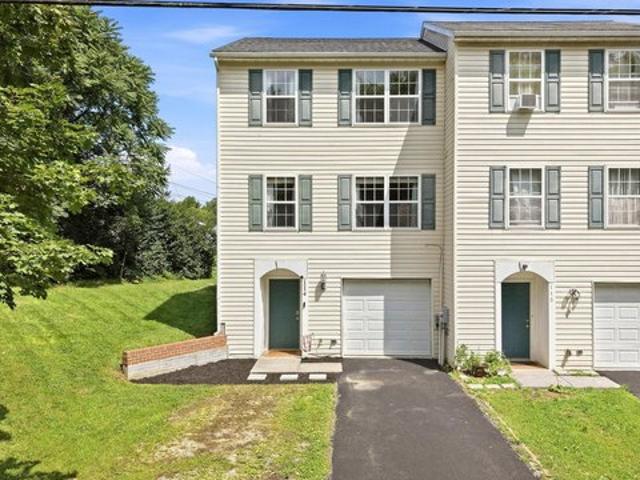 Townhouse for sale in Bunker Hill, West Virginia