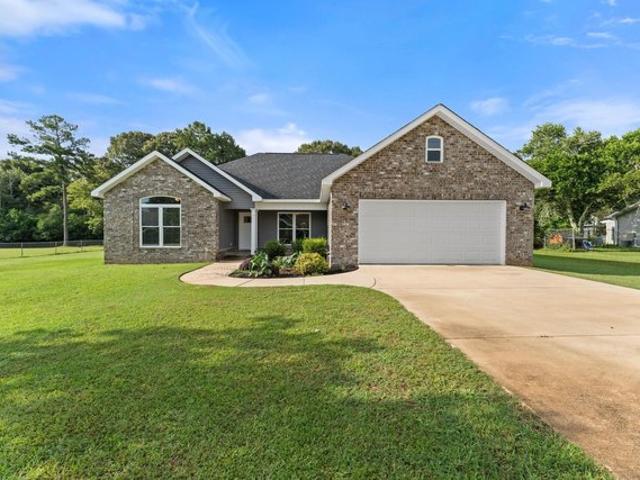 House for sale in Kathleen, Georgia