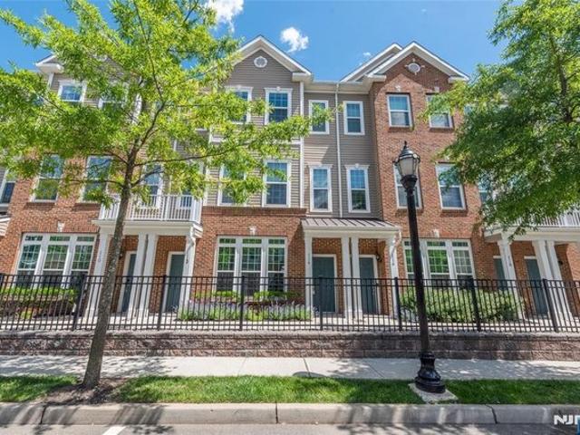 Townhouse for sale in Wood Ridge, New Jersey