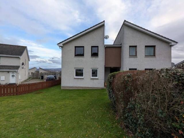 Studio for rent in Lentran, Scotland