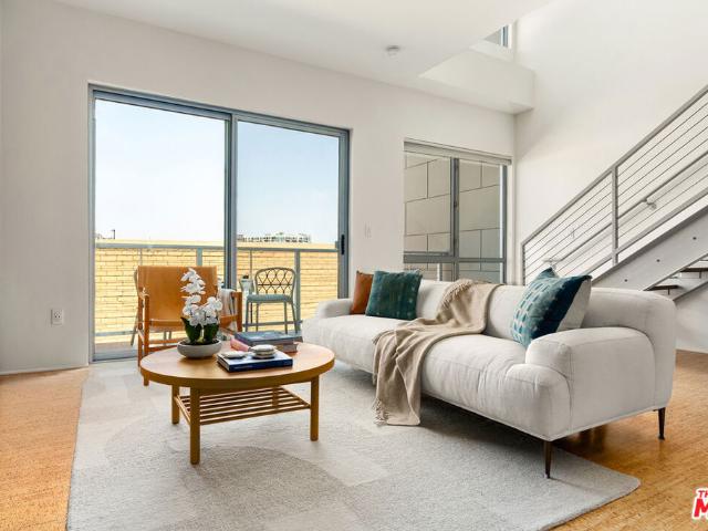 Condo for sale in Sawtelle, Los Angeles