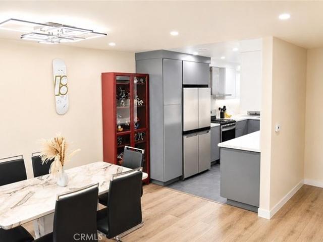 Townhouse for sale in Canoga Park, California