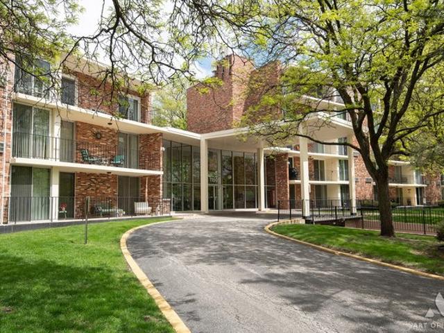 Condo for sale in Lombard, Illinois