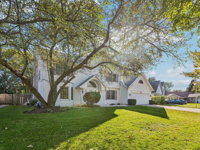 House for sale in Algonquin, McHenry County