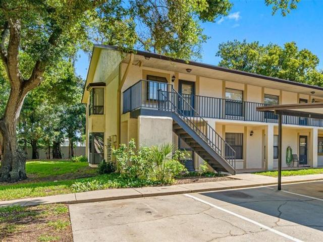Condo for sale in Seminole, Florida