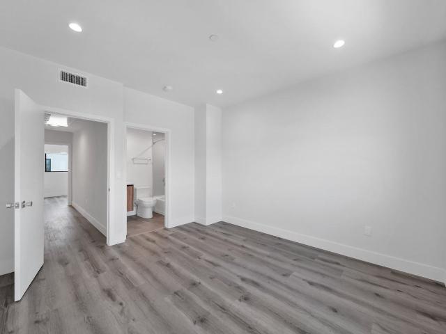 Apartment for rent in Canoga Park, California