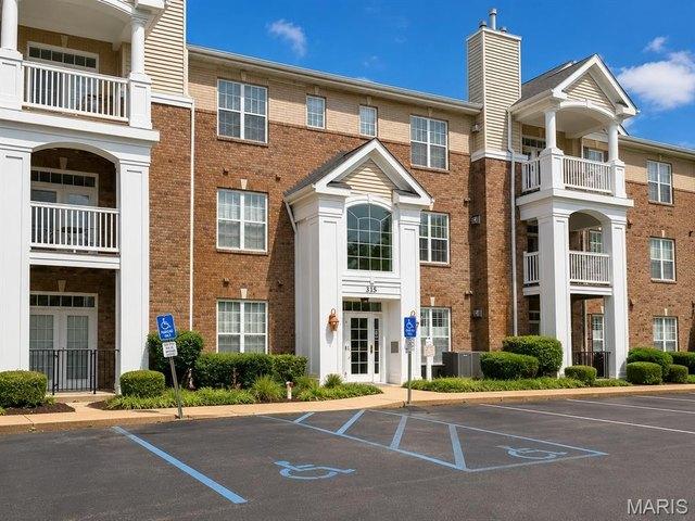 Condo for sale in Creve Coeur, Missouri