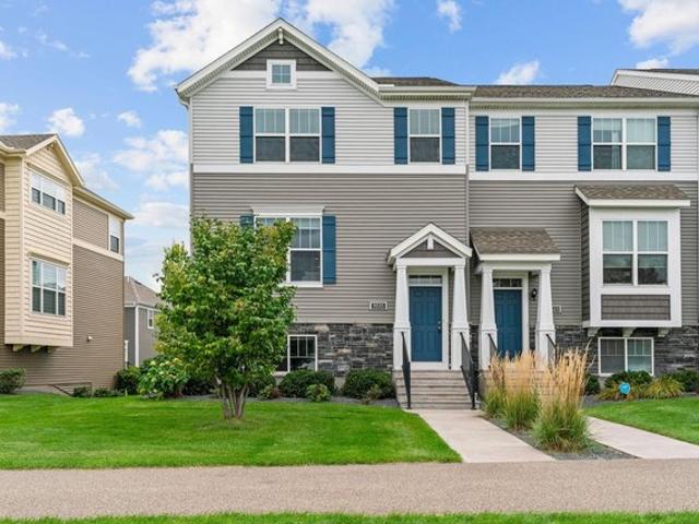 Townhouse for sale in Maple Grove, Hennepin County