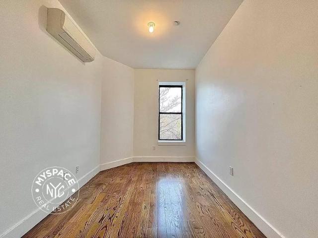 Room for rent in Arverne, New York