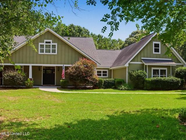 House for sale in Diamondhead, Mississippi