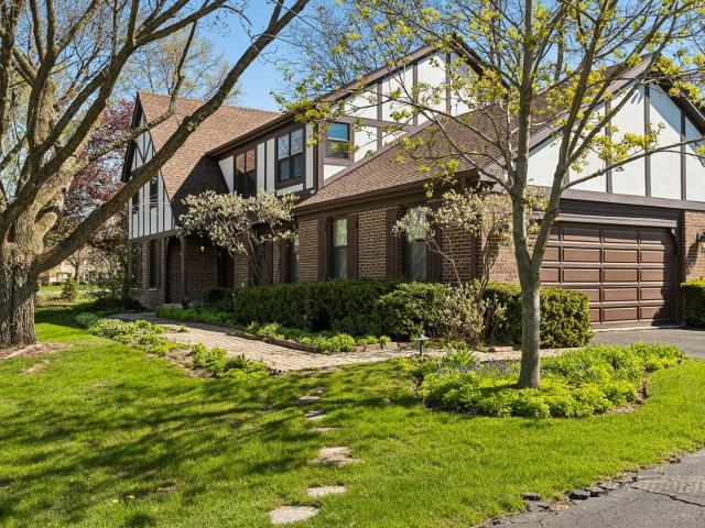 House for sale in Green Oaks, Illinois