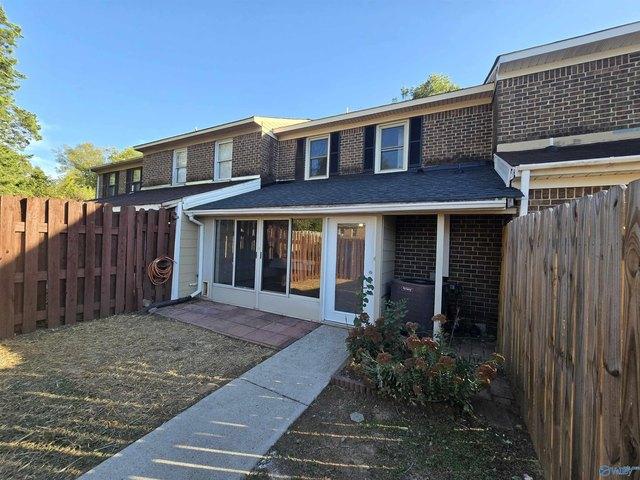 Townhouse for sale in English Village, Huntsville