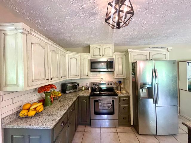 House for sale in Flat Lick, Kentucky