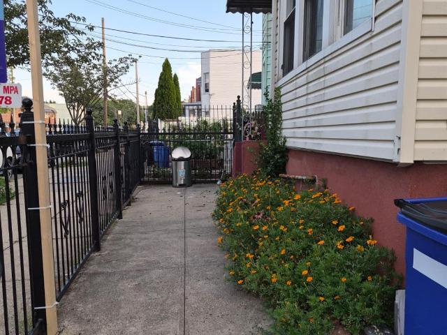 House for sale in The Bronx, Arverne