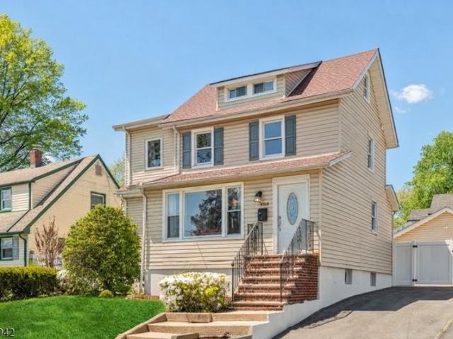 House for sale in Teaneck, New Jersey