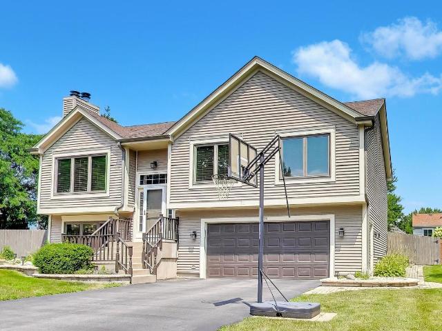 House for sale in Mchenry, Illinois