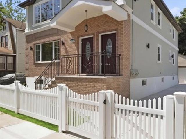 House for sale in Queens, Arverne